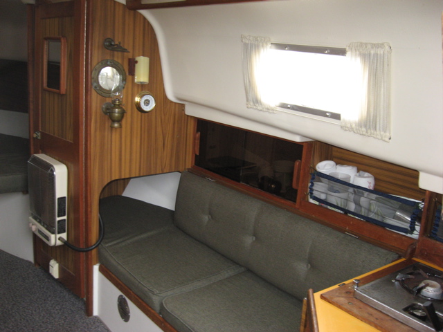 Starboard settee.JPG